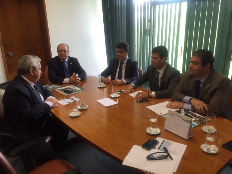 Gil Cutrim e deputados estiveram reunidos, esta semana, em Brasília.